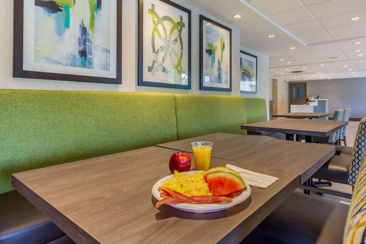 Comfort Suites Downtown Windsor Kültér fotó