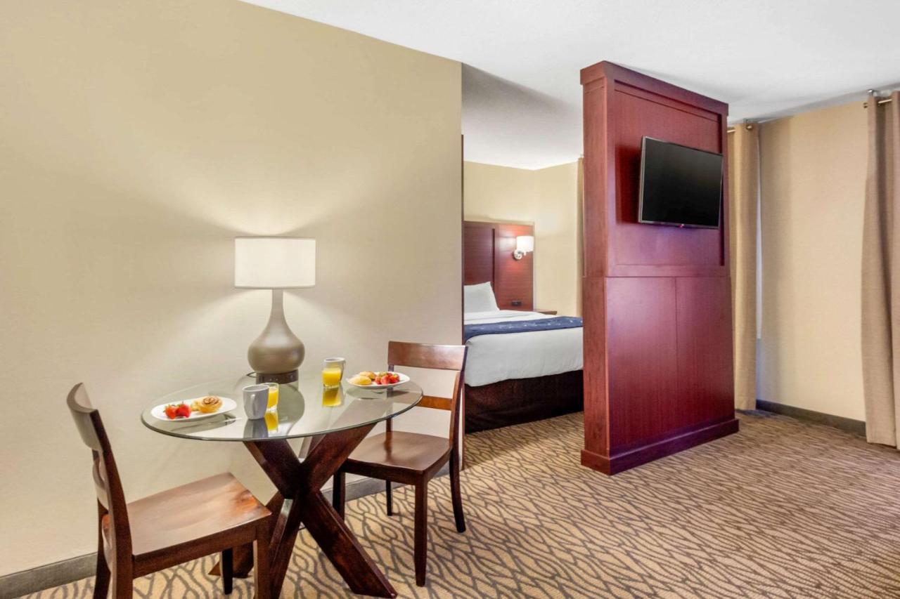 Comfort Suites Downtown Windsor Kültér fotó