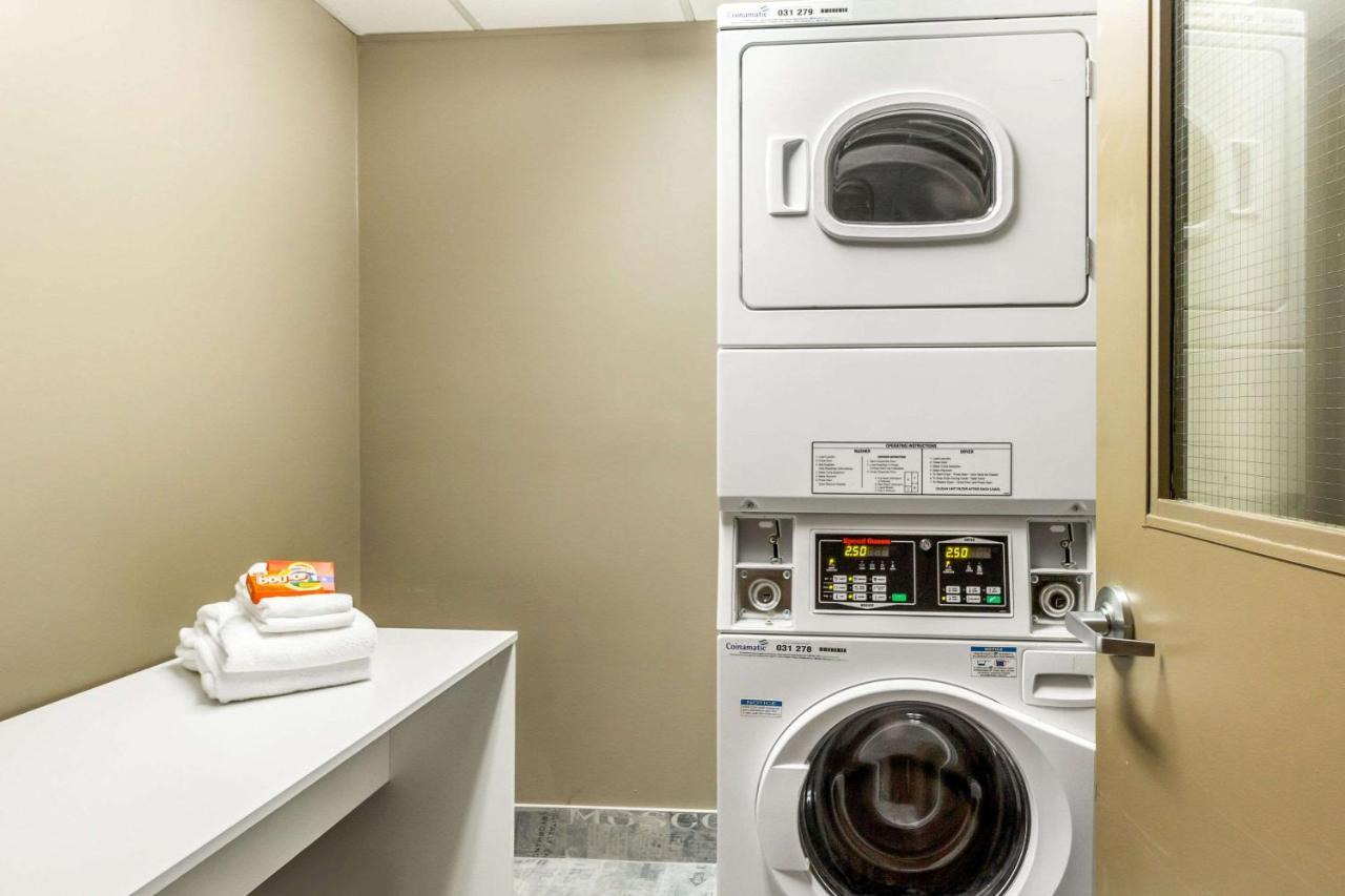 Comfort Suites Downtown Windsor Kültér fotó